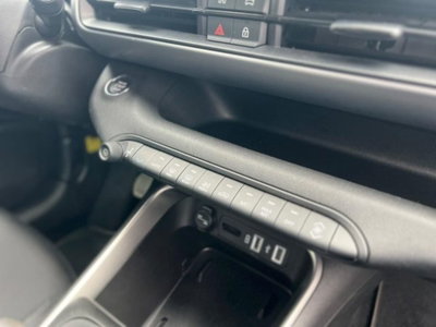 Jeep Avenger 1.2 turbo Summit fwd 100cv (12)