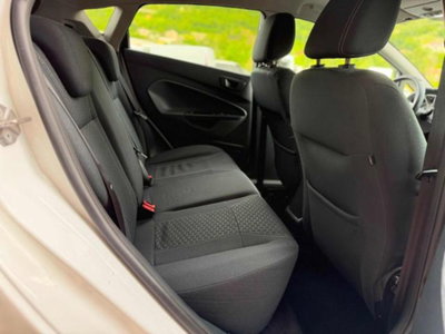 Ford Fiesta 1.4 TDCi 68CV 5 porte Titanium (12)
