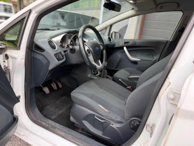 Ford Fiesta 1.4 TDCi 68CV 5 porte Titanium (7)