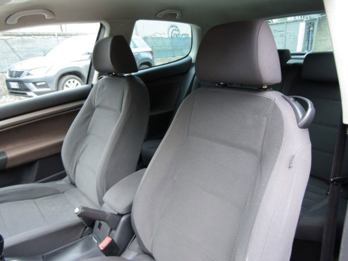Volkswagen Golf 1.9 TDI 3p. 5m. GT Sport (9)