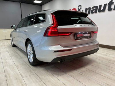 Volvo V60 B4 Geartronic Momentum Business Pro (9)