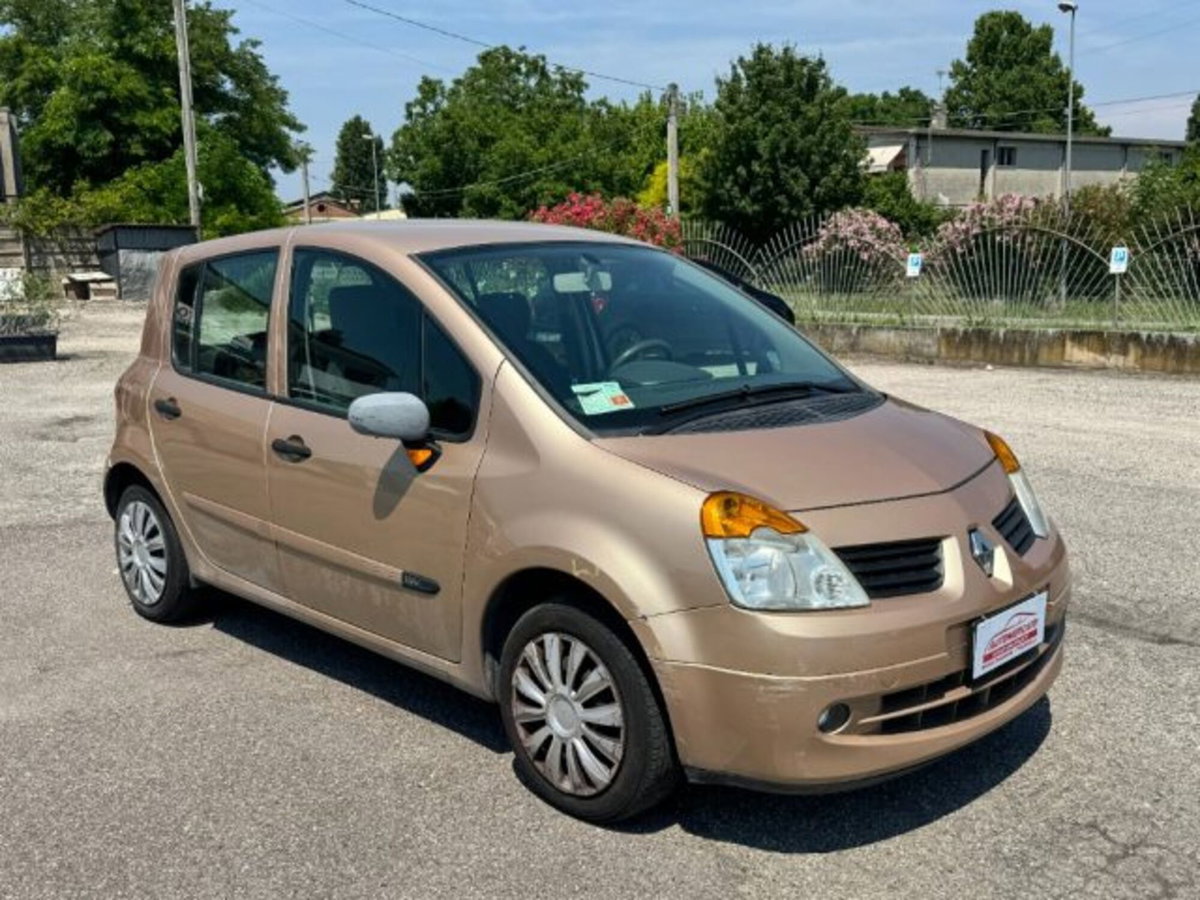 Renault Modus 1.2 16V Confort Privilège (2)