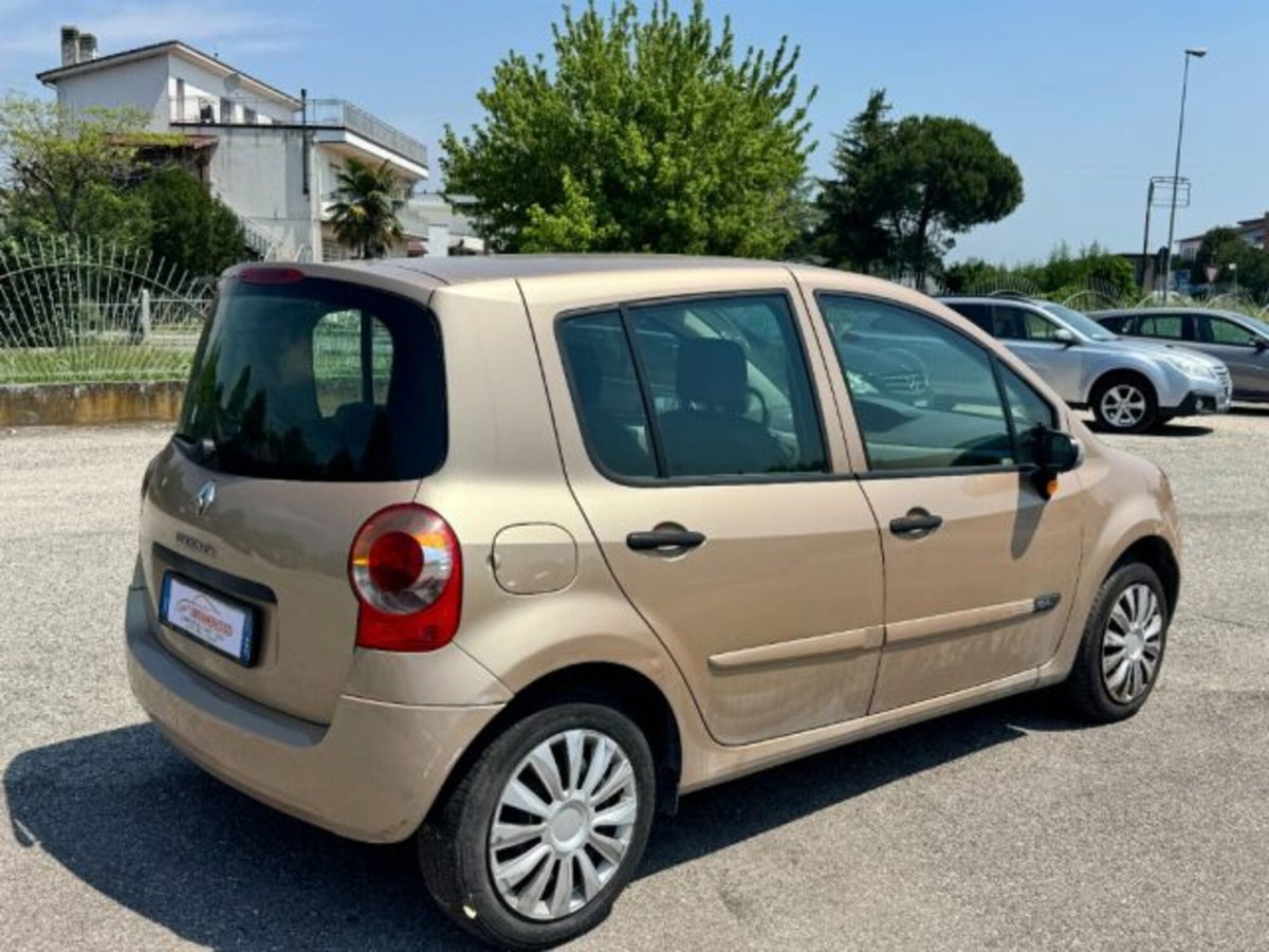 Renault Modus 1.2 16V Confort Privilège (3)