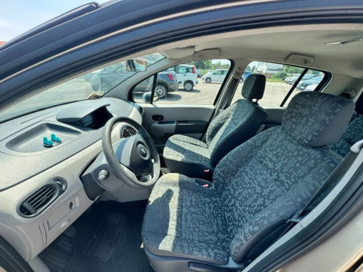 Renault Modus 1.2 16V Confort Privilège (7)