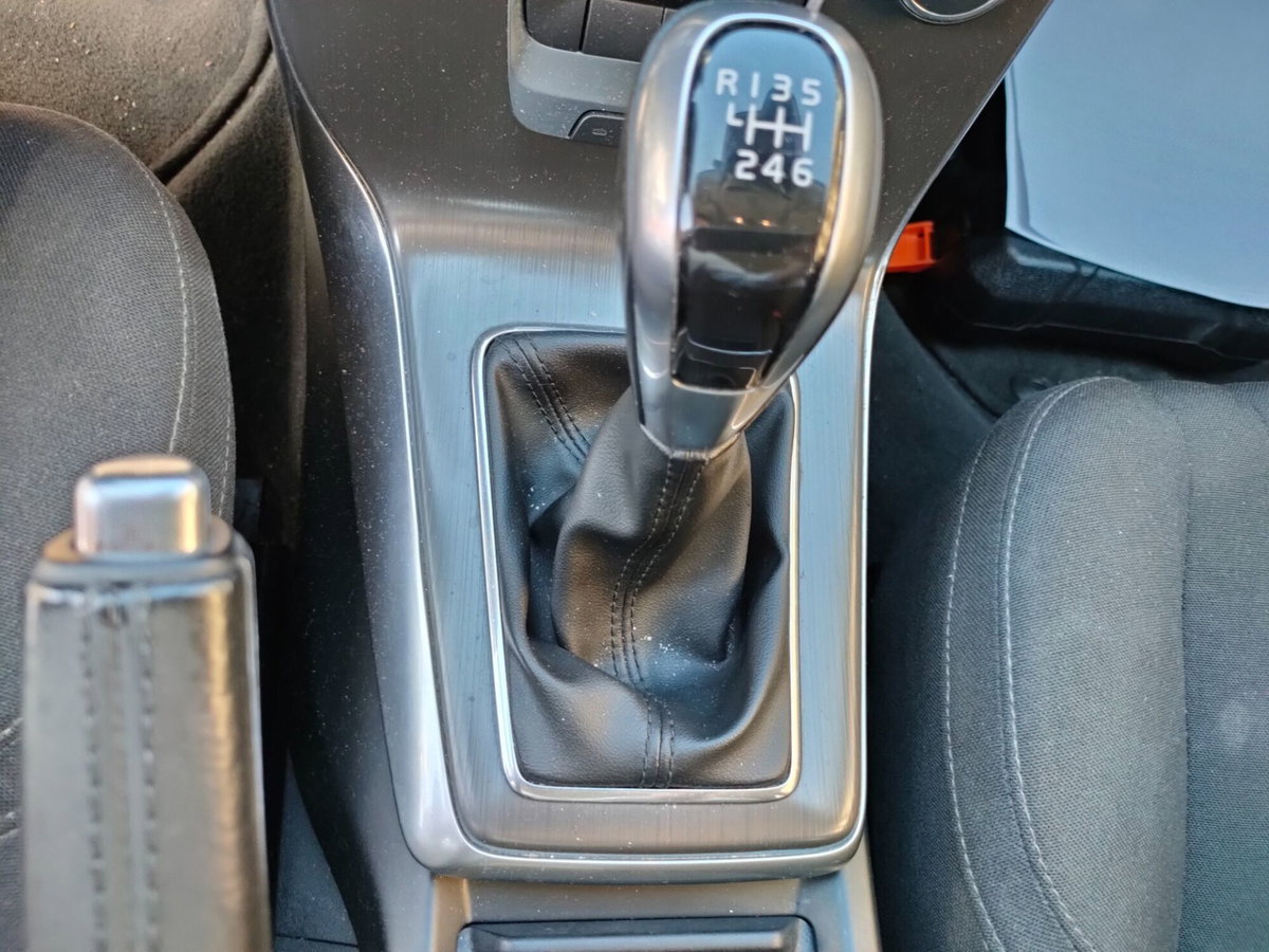 Volvo V40 D2 1.6 Business Edition (13)