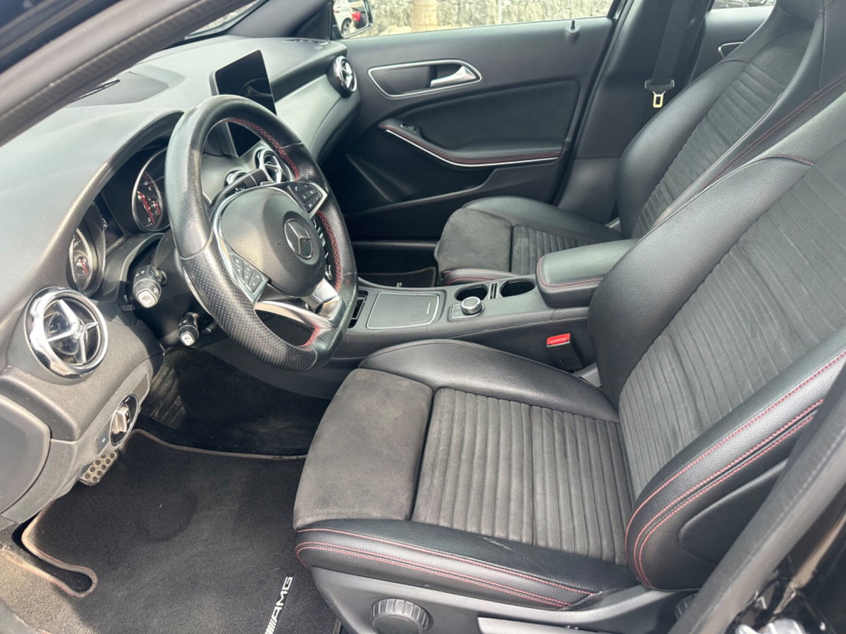 Mercedes-Benz GLA SUV 200 d Automatic Premium (8)