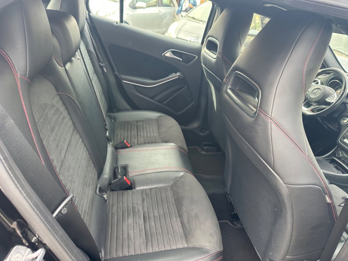 Mercedes-Benz GLA SUV 200 d Automatic Premium (9)