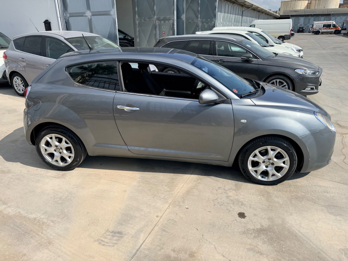 Alfa Romeo MiTo 1.6 JTDm 16V Distinctive Sport Pack (4)