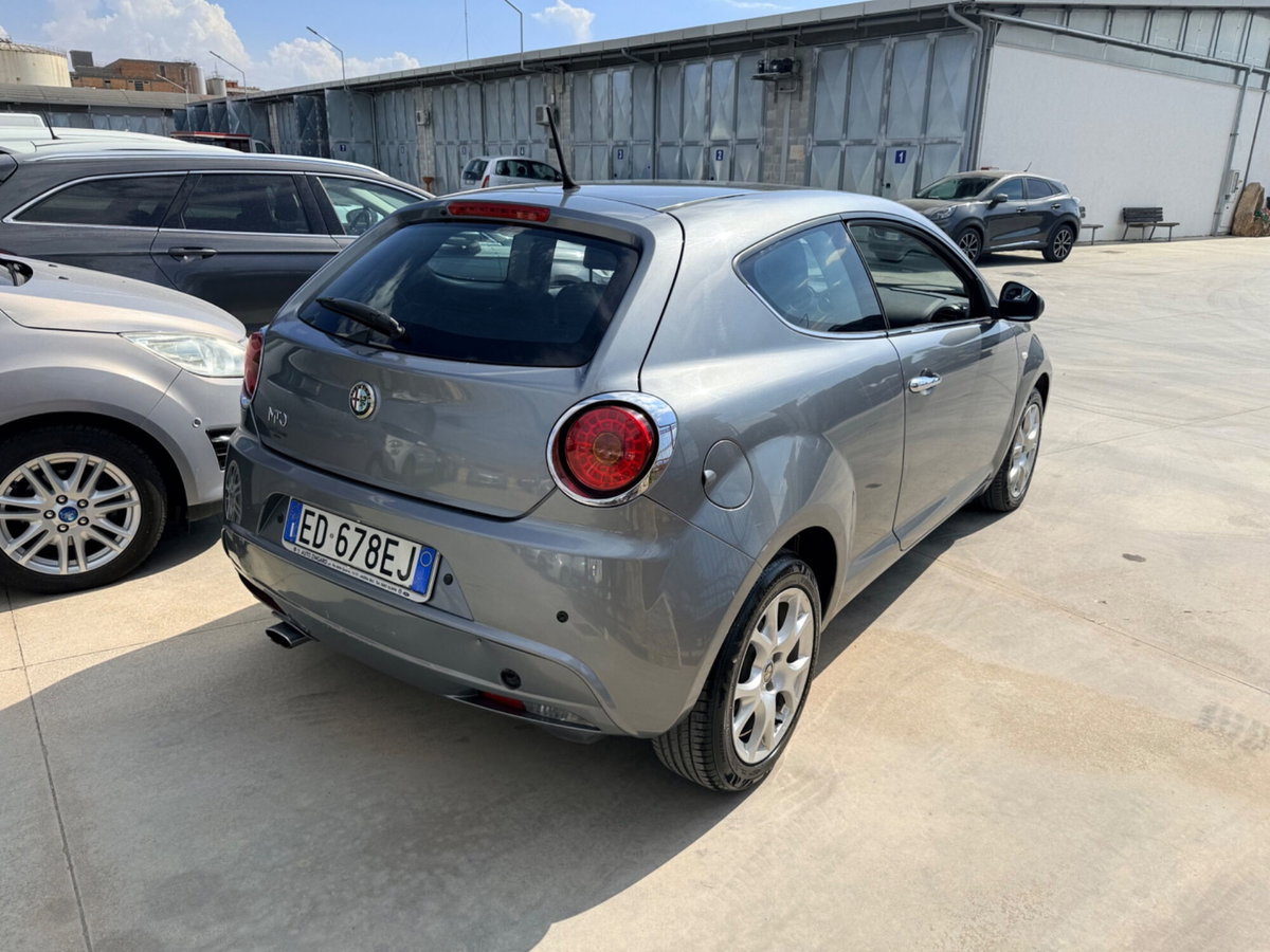 Alfa Romeo MiTo 1.6 JTDm 16V Distinctive Sport Pack (5)