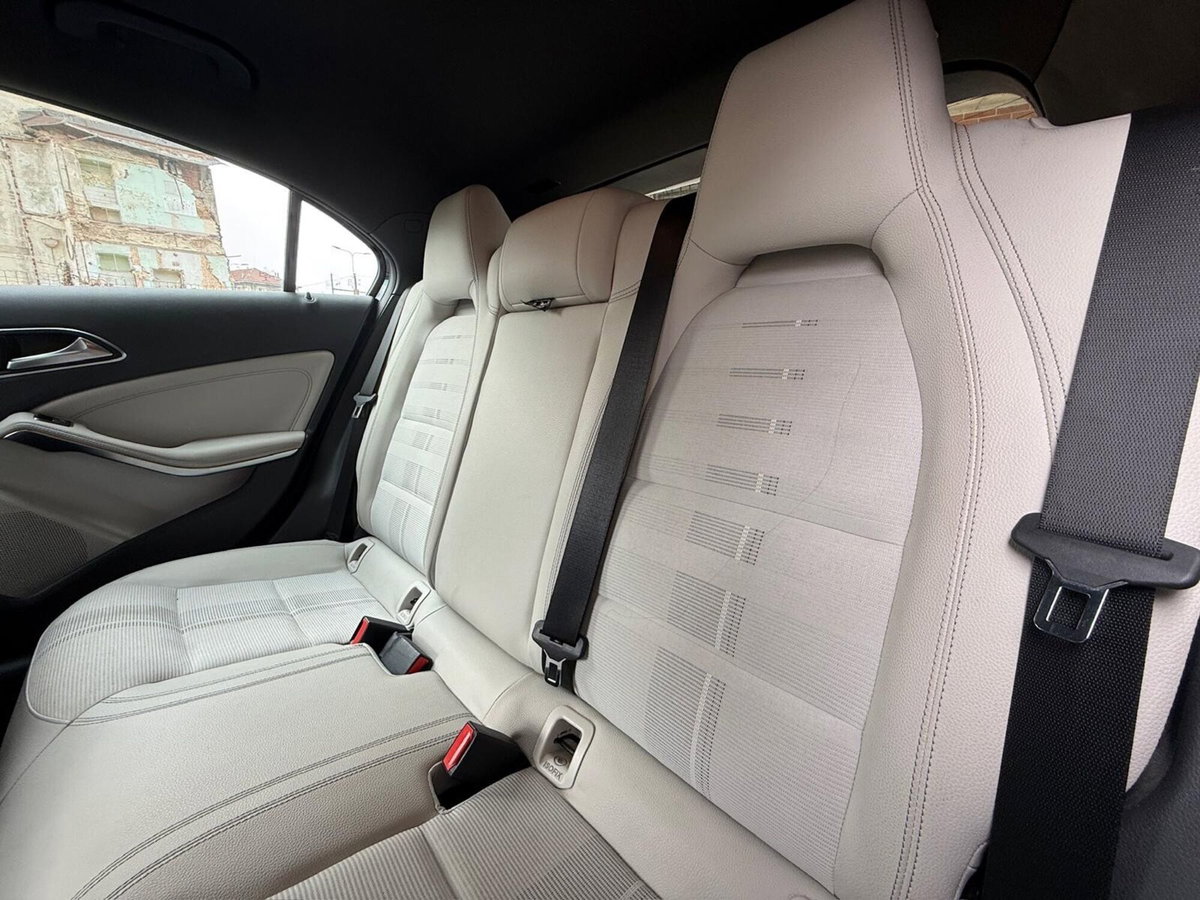 Mercedes-Benz Classe A 200 d Automatic 4Matic Executive (19)