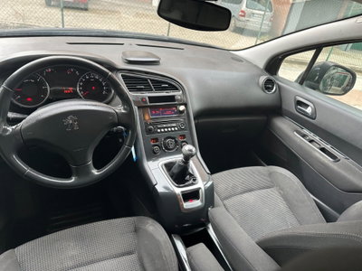 Peugeot 5008 1.6 HDi 110CV Premium (12)