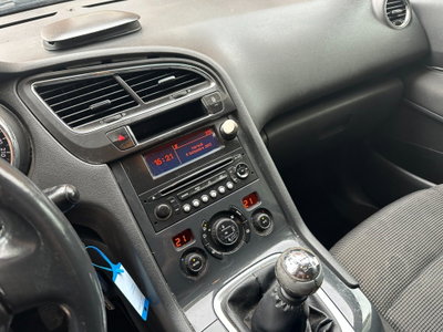 Peugeot 5008 1.6 HDi 110CV Premium (15)