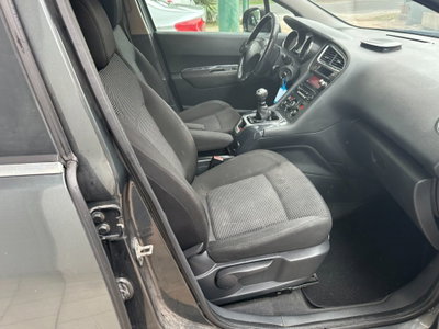 Peugeot 5008 1.6 HDi 110CV Premium (5)
