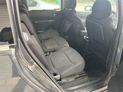 Peugeot 5008 1.6 HDi 110CV Premium (6)