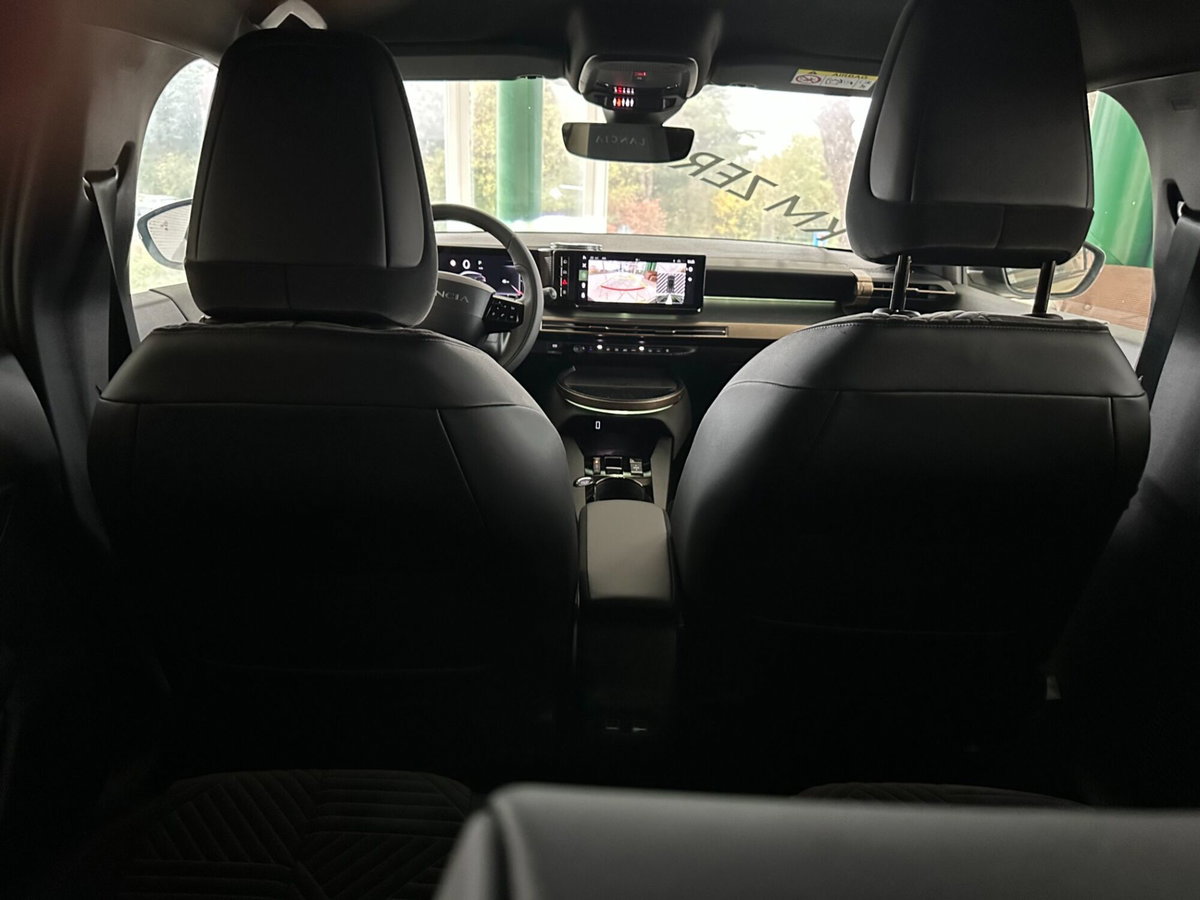 Lancia Ypsilon 1.2 mhev Edizione Limitata Cassina e-dct (13)