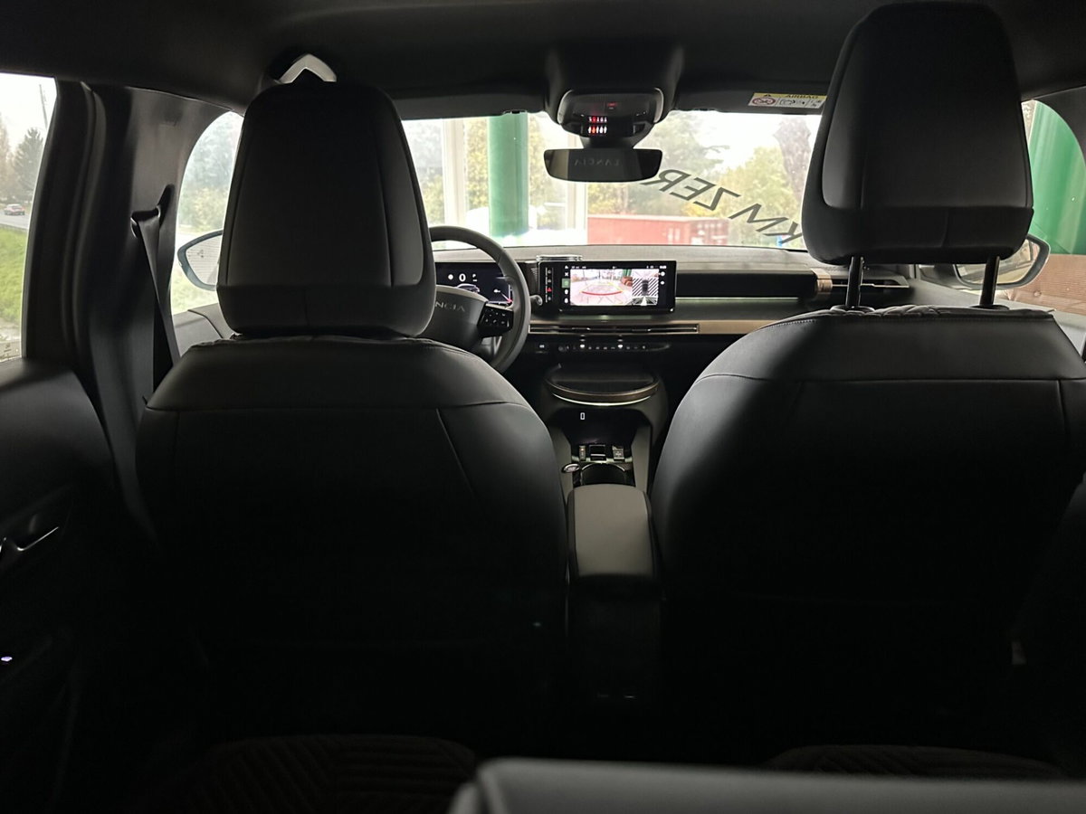 Lancia Ypsilon 1.2 mhev Edizione Limitata Cassina e-dct (14)