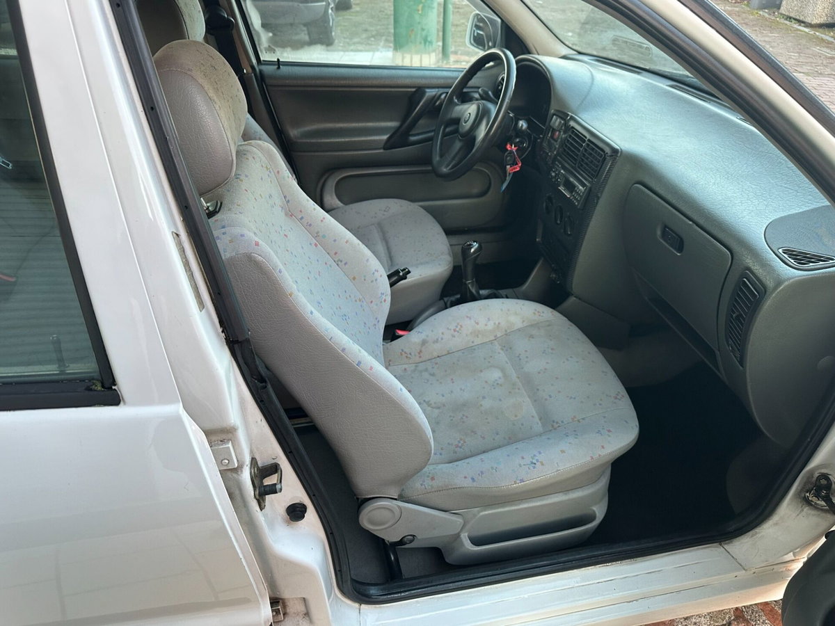 Volkswagen Polo 1000i cat CL (5)
