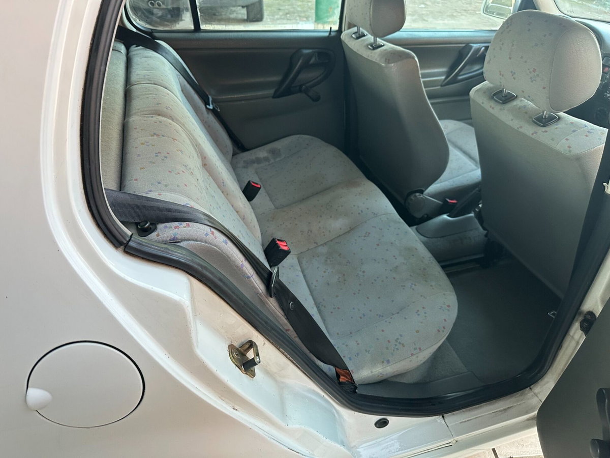 Volkswagen Polo 1000i cat CL (6)