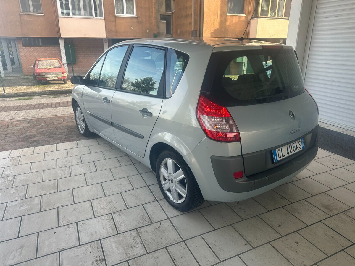 Renault Scenic E-Tech Electric 1.5 dCi/100CV Confort Dynamique (11)