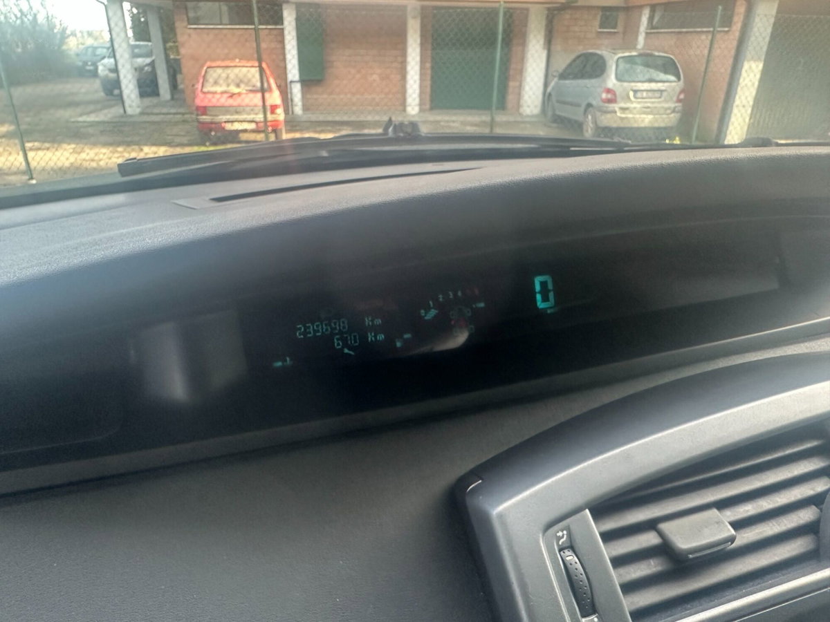 Renault Scenic E-Tech Electric 1.5 dCi/100CV Confort Dynamique (16)