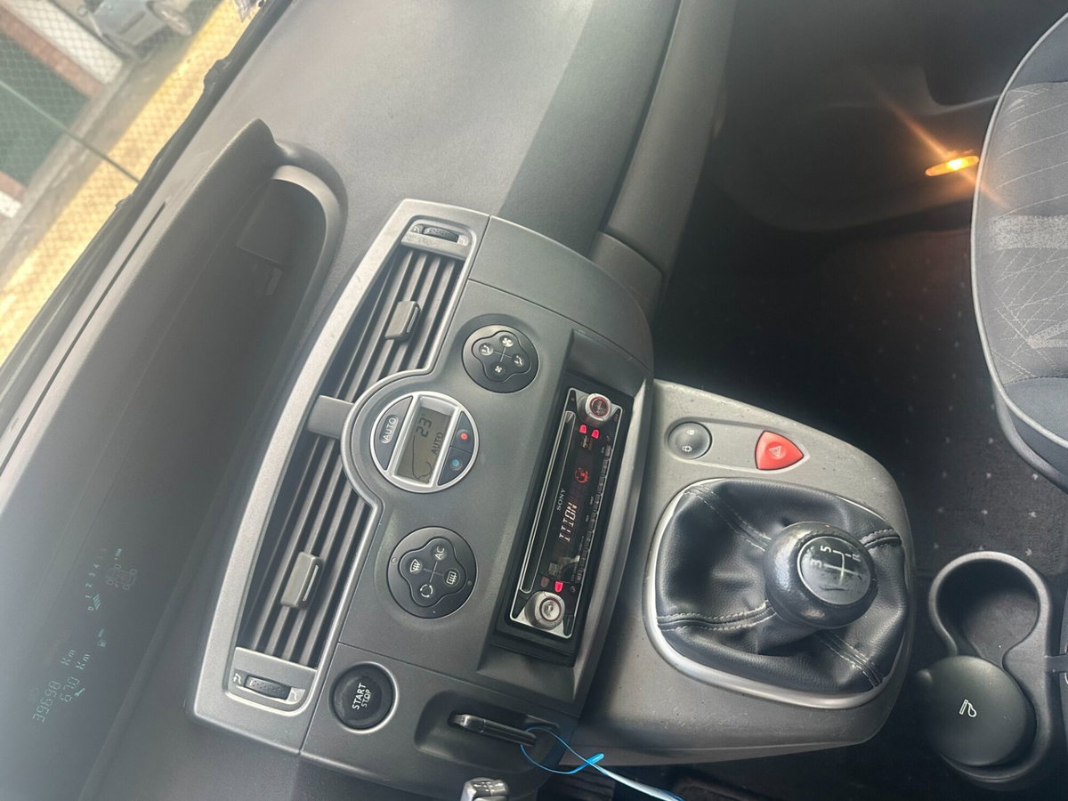Renault Scenic E-Tech Electric 1.5 dCi/100CV Confort Dynamique (17)