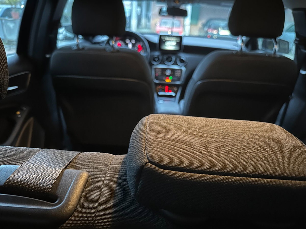 Mercedes-Benz GLA SUV 180 d Automatic Business (11)