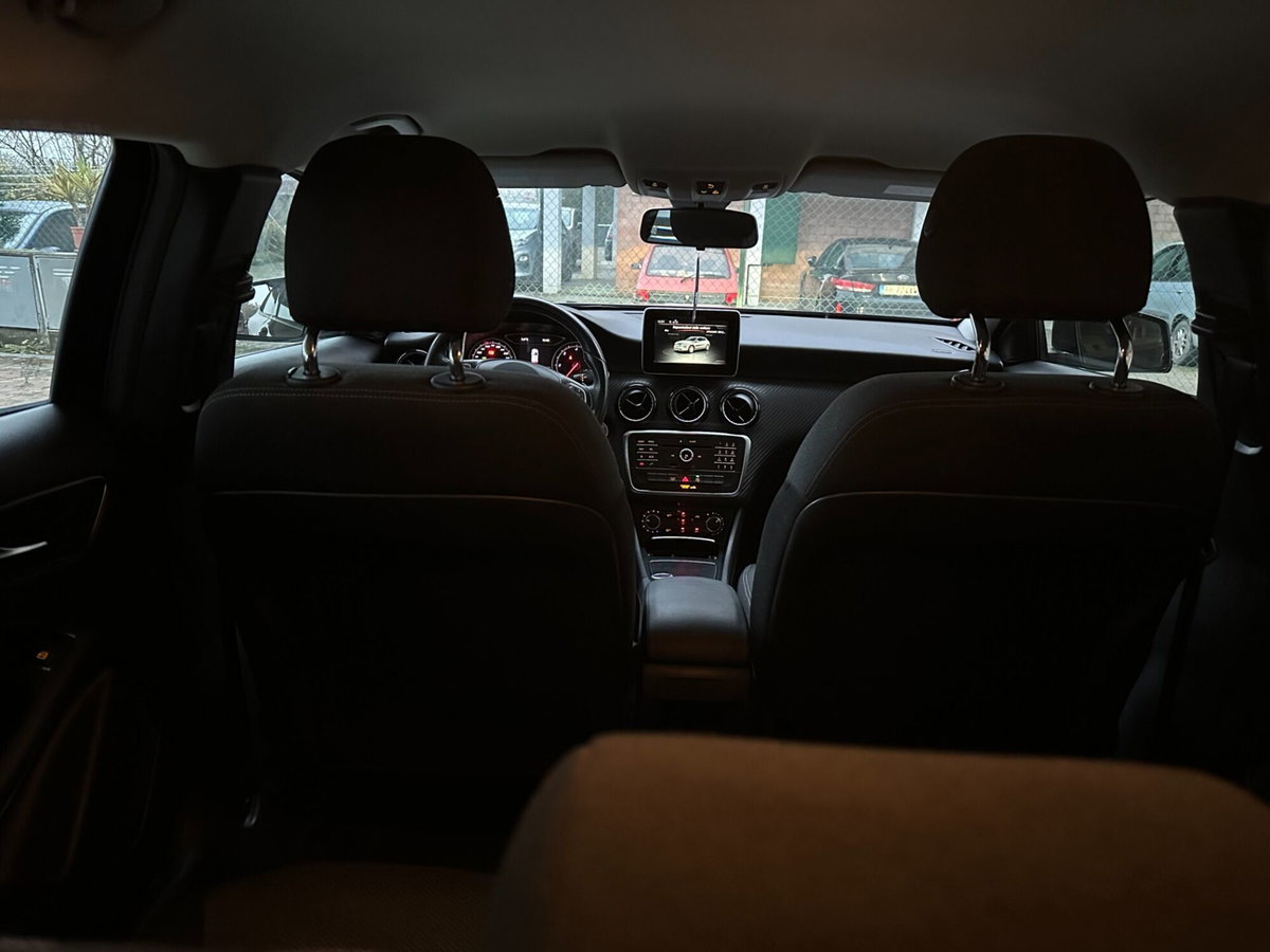 Mercedes-Benz GLA SUV 180 d Automatic Business (12)