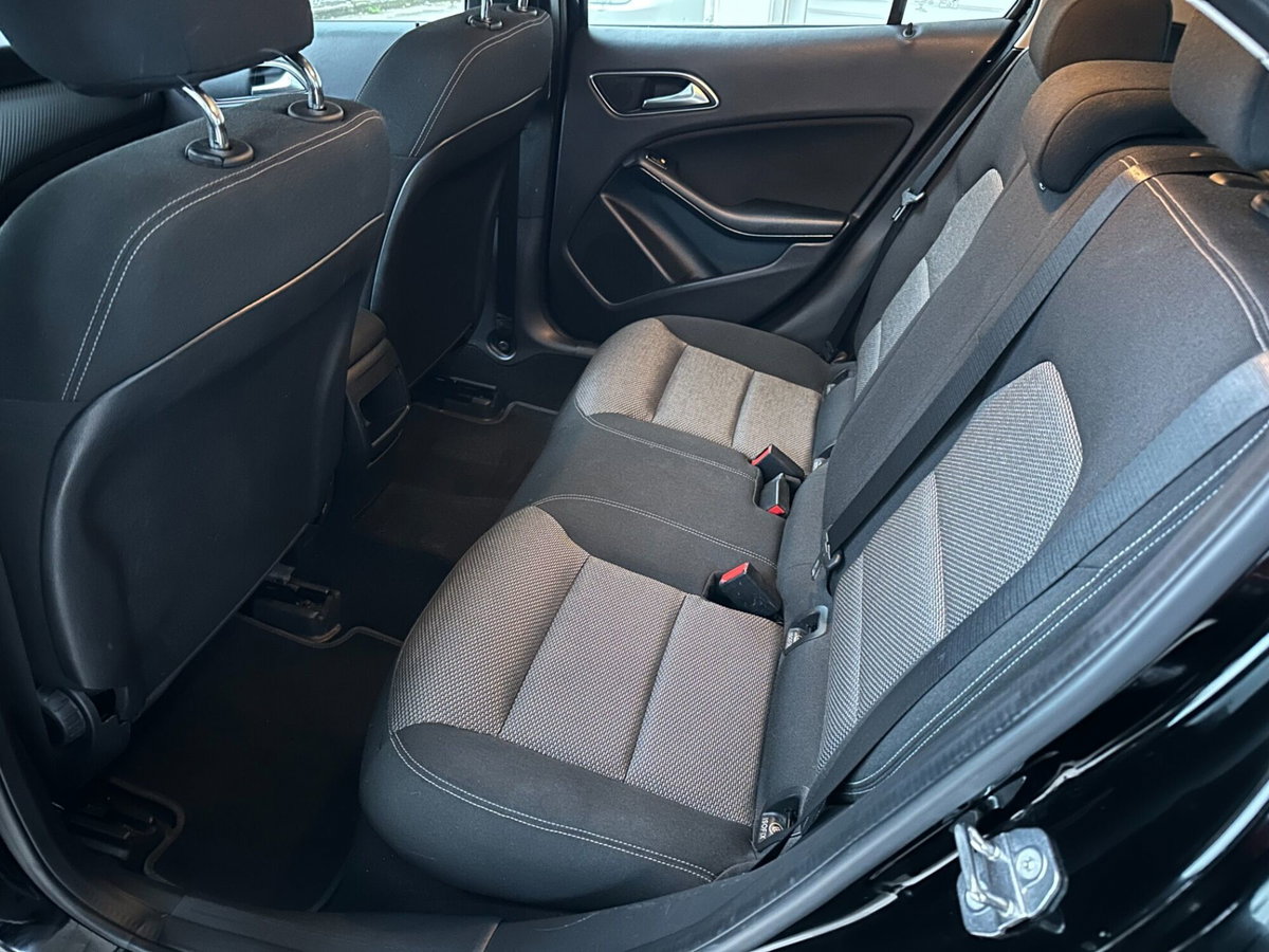 Mercedes-Benz GLA SUV 180 d Automatic Business (14)