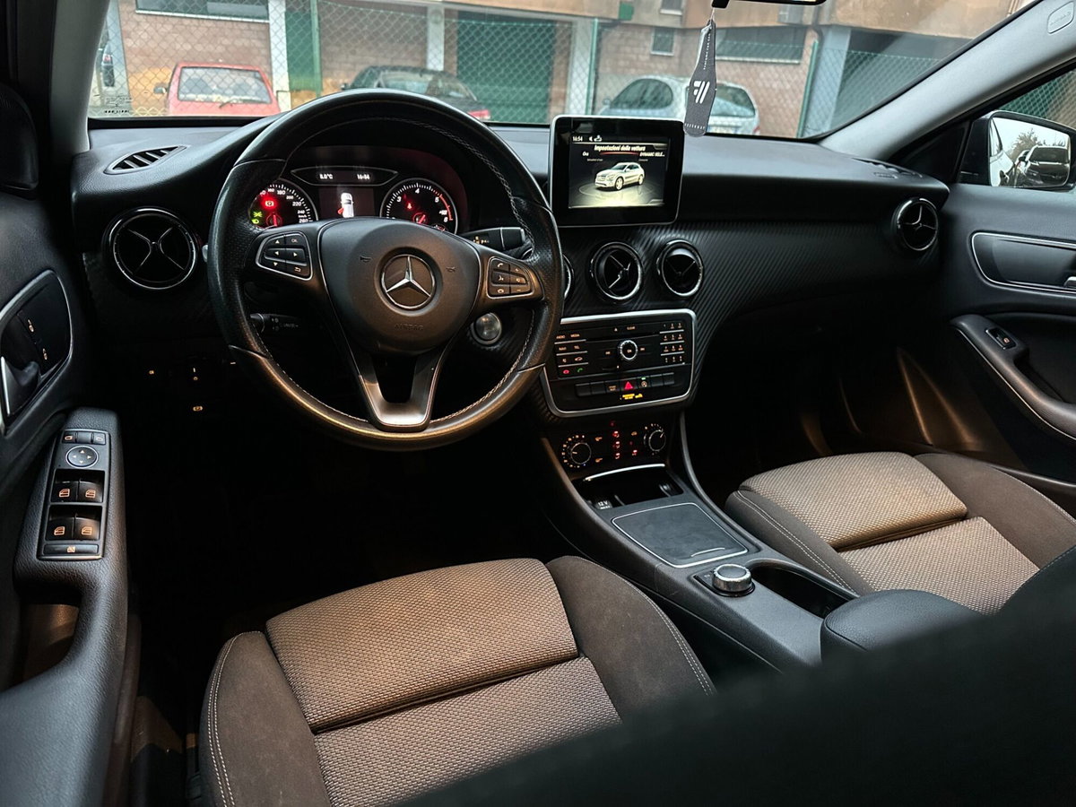 Mercedes-Benz GLA SUV 180 d Automatic Business (15)