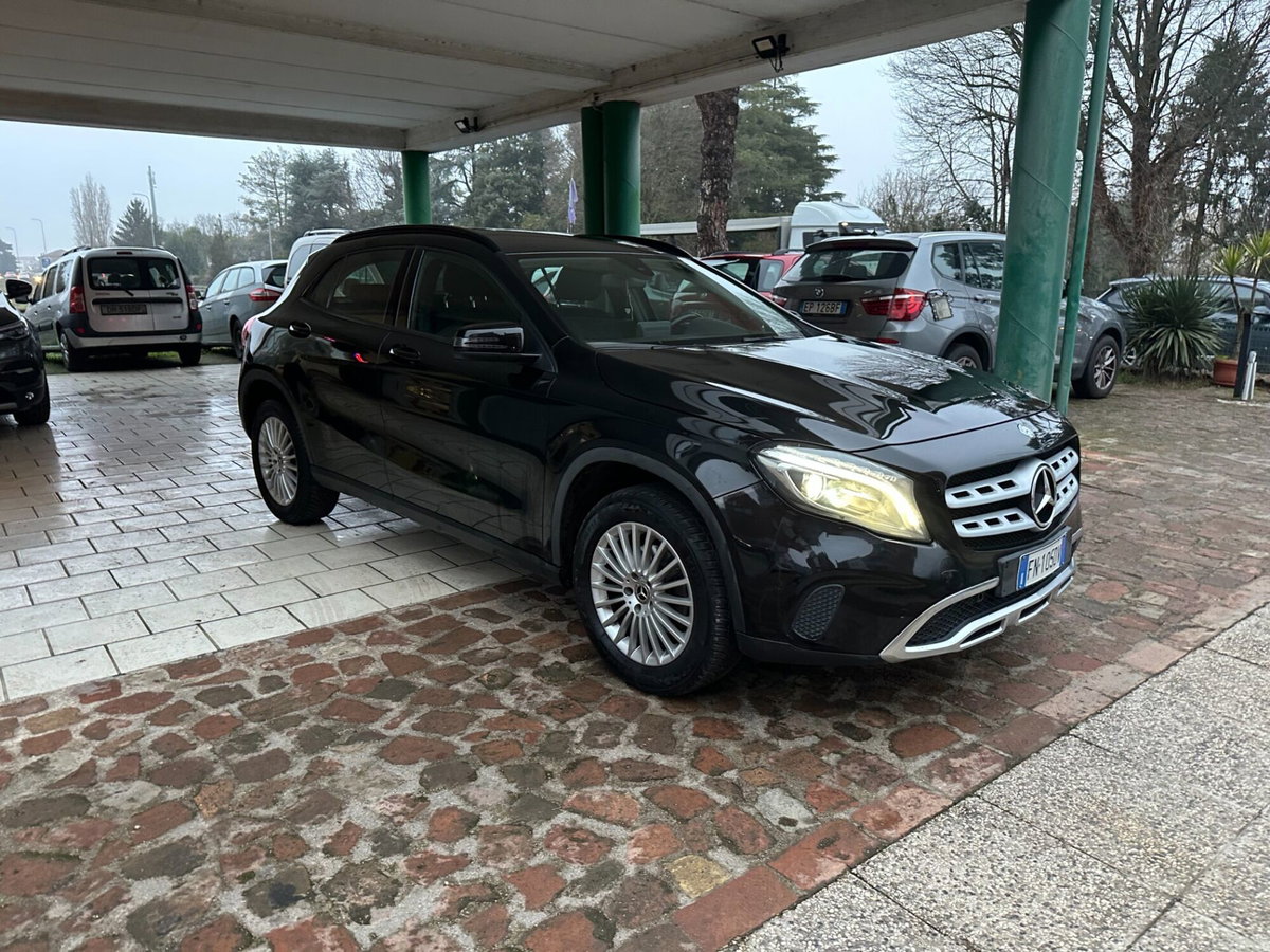 Mercedes-Benz GLA SUV 180 d Automatic Business (3)