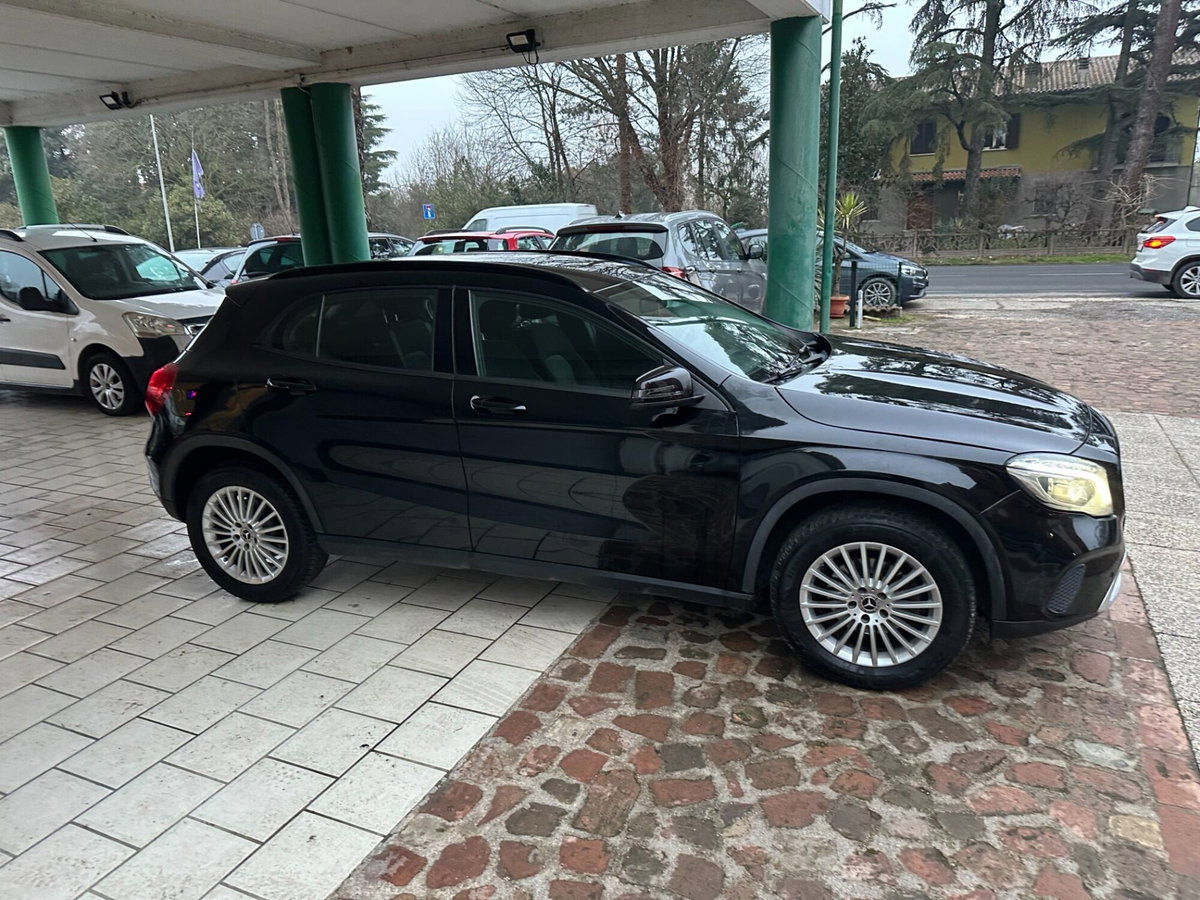 Mercedes-Benz GLA SUV 180 d Automatic Business (4)