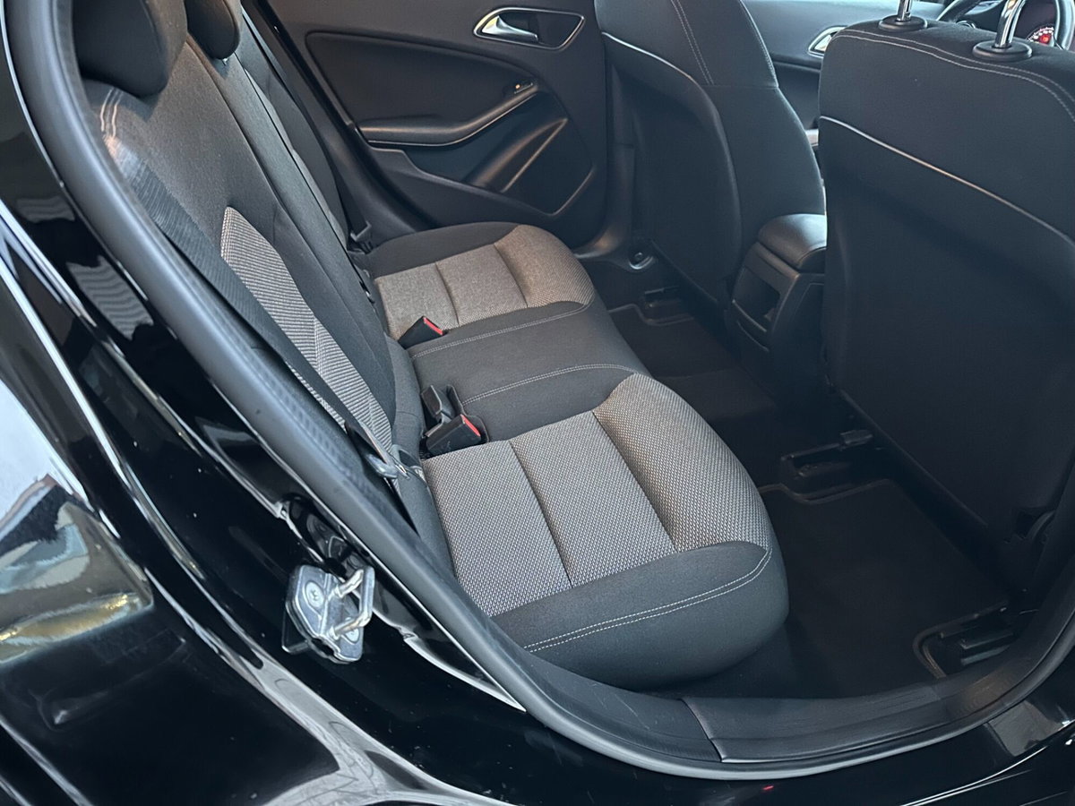 Mercedes-Benz GLA SUV 180 d Automatic Business (7)