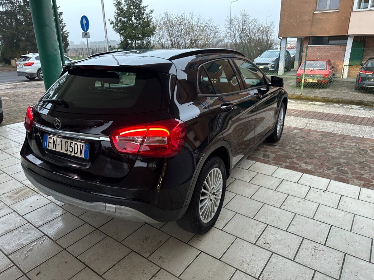 Mercedes-Benz GLA SUV 180 d Automatic Business (8)