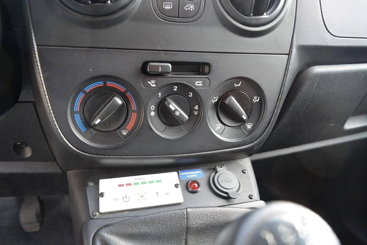 Fiat Fiorino Furgone cargo 1.3 mjt 95cv Adventure (14)