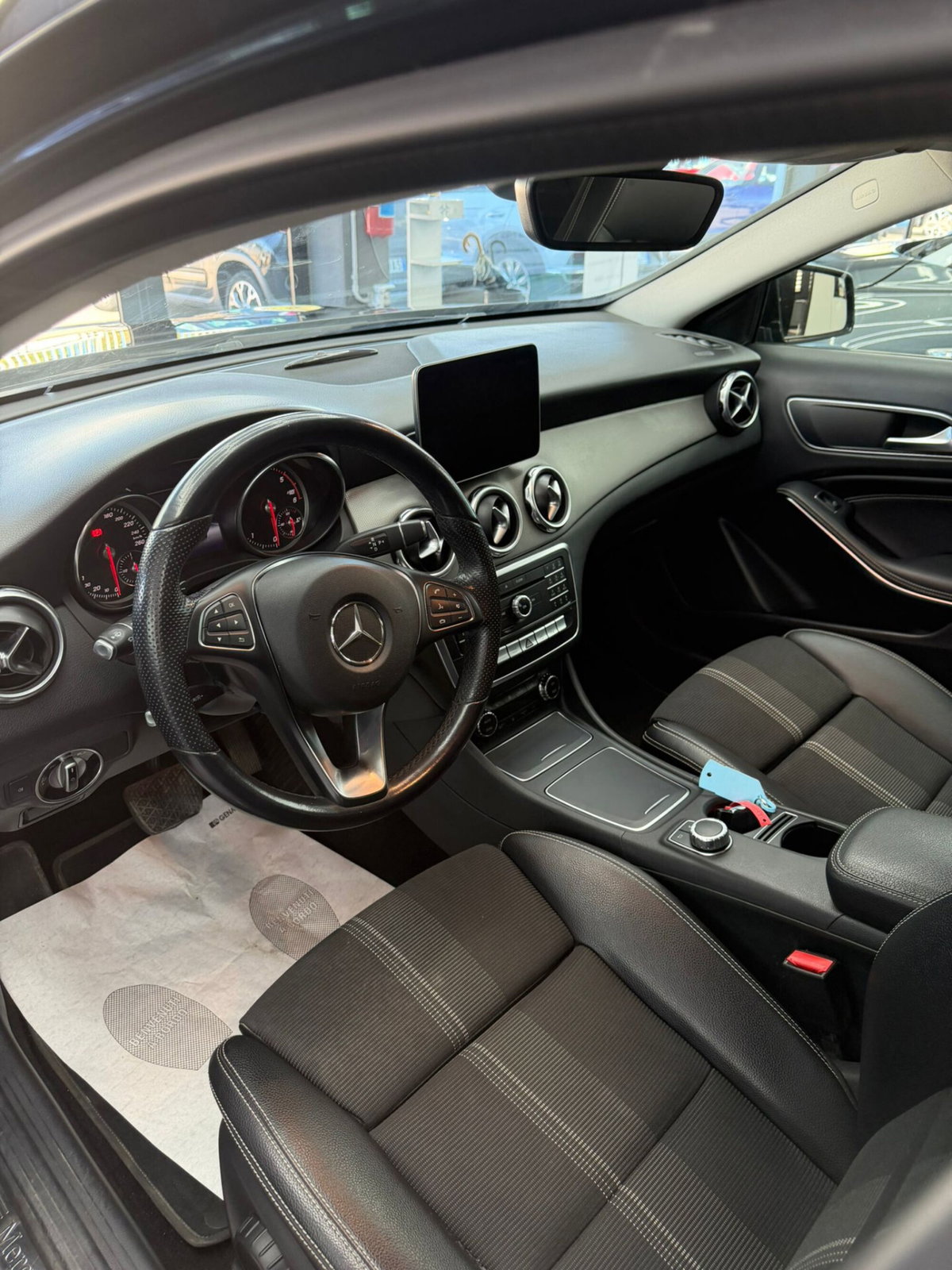 Mercedes-Benz GLA SUV 200 d Automatic Sport (9)