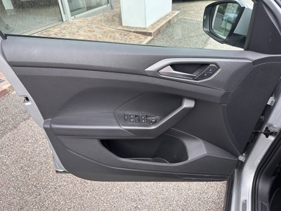 Volkswagen T-Cross 1.0 TSI 110 CV DSG Sport (16)
