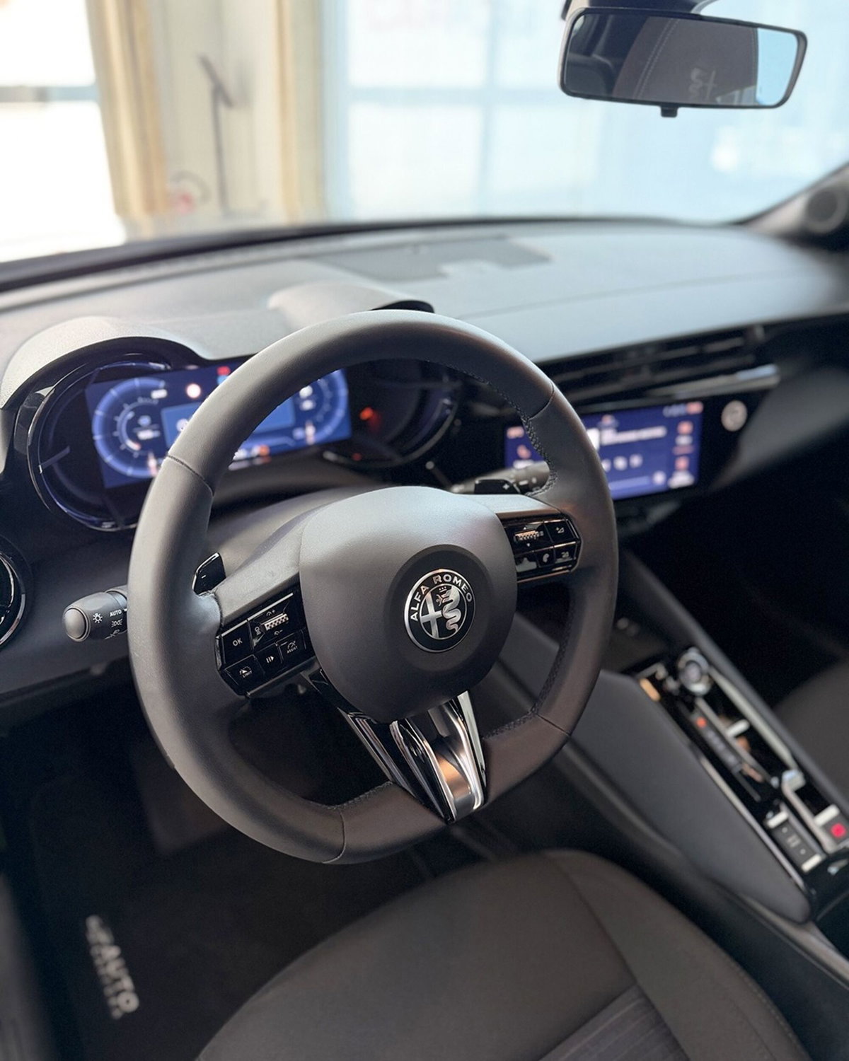 Alfa Romeo Junior 1.2 ibrida 145cv edct6 (9)