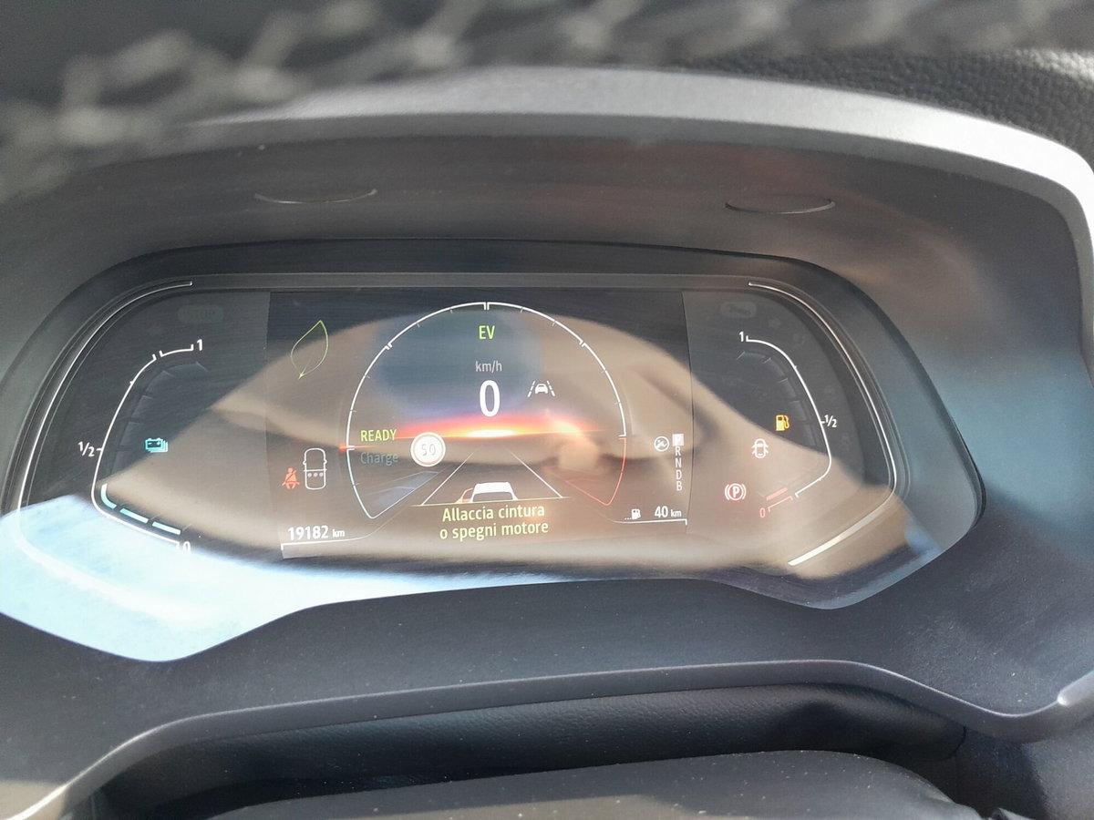 Renault Captur Full Hybrid E-Tech 145 CV Equilibre (18)
