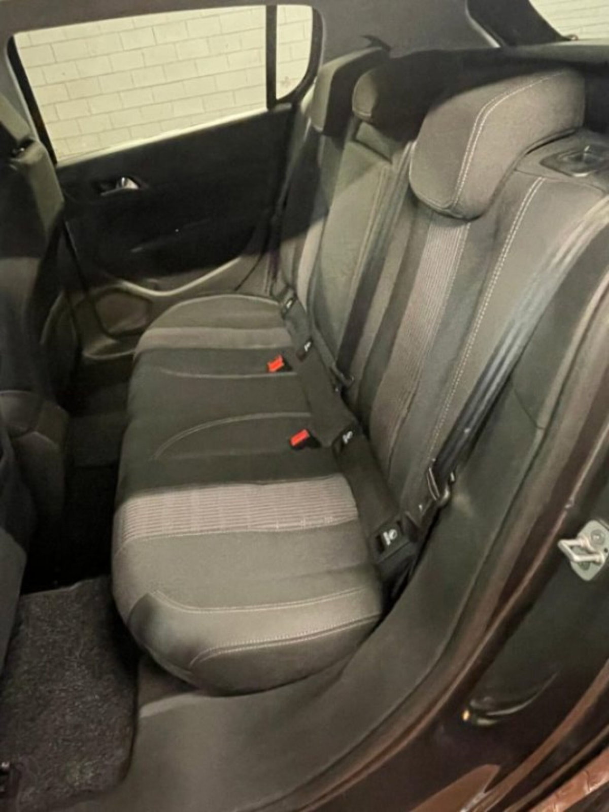 Peugeot 308 BlueHDi 130 S&S Allure (2)