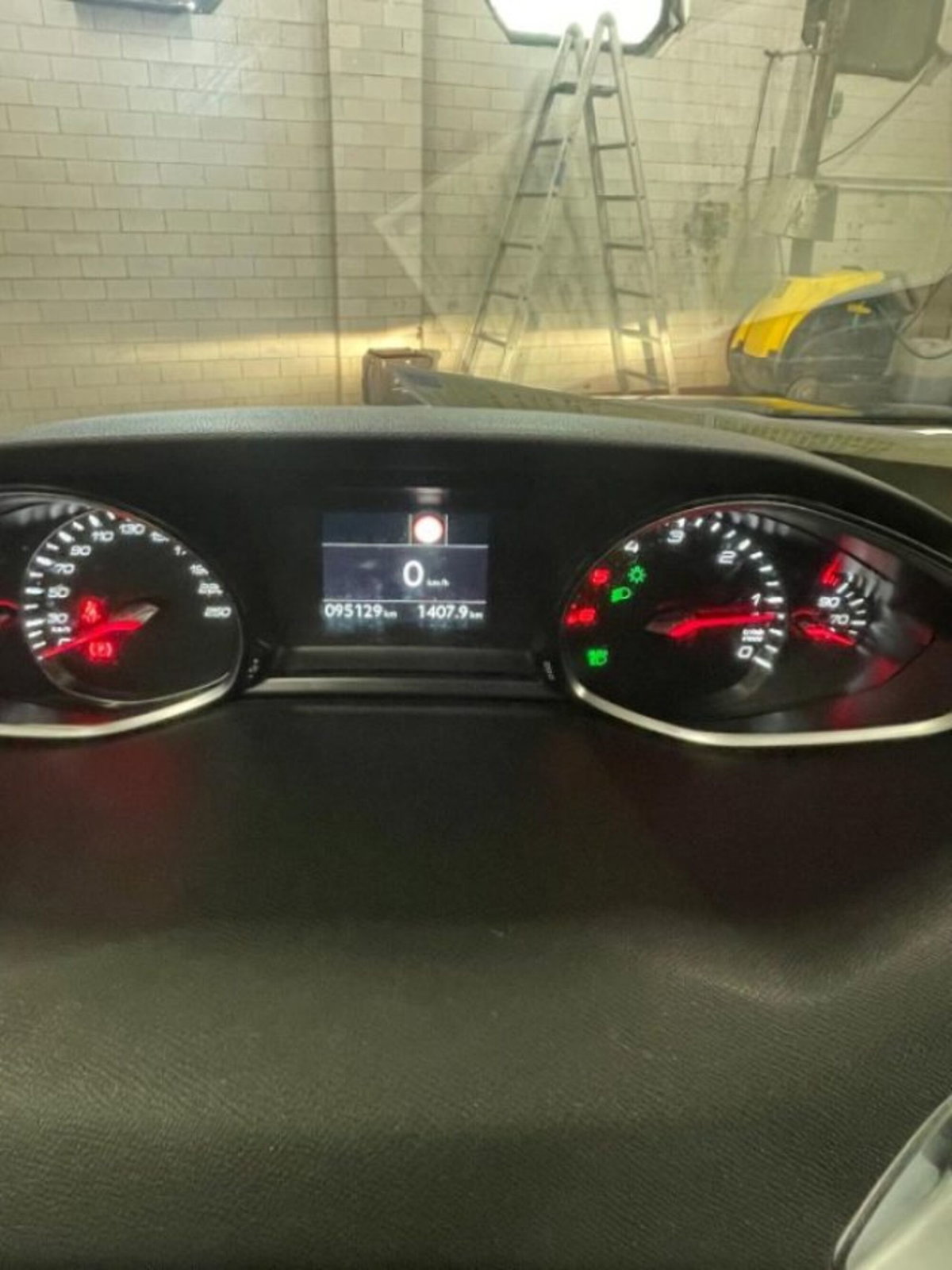 Peugeot 308 BlueHDi 130 S&S Allure (3)