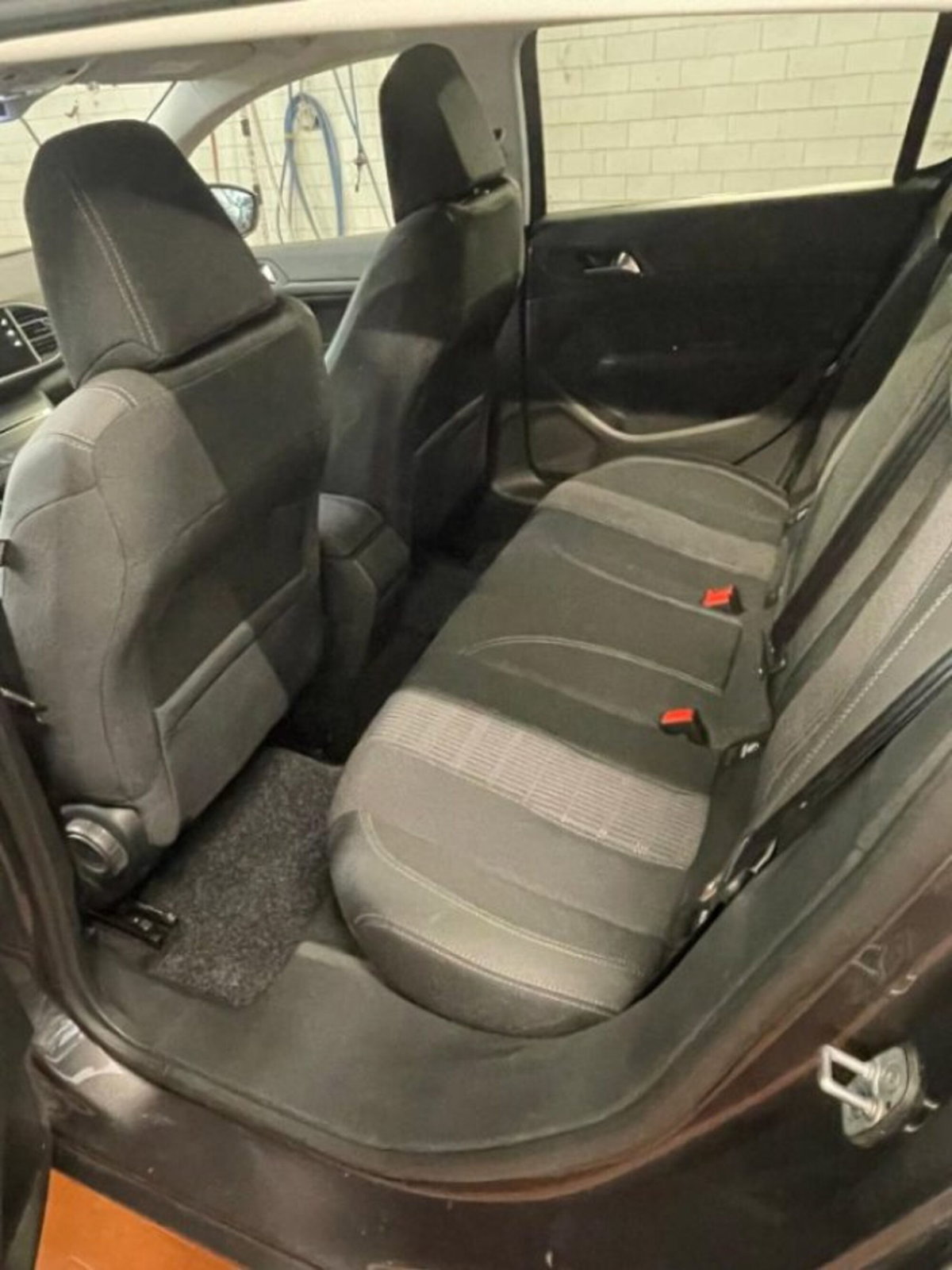 Peugeot 308 BlueHDi 130 S&S Allure (5)