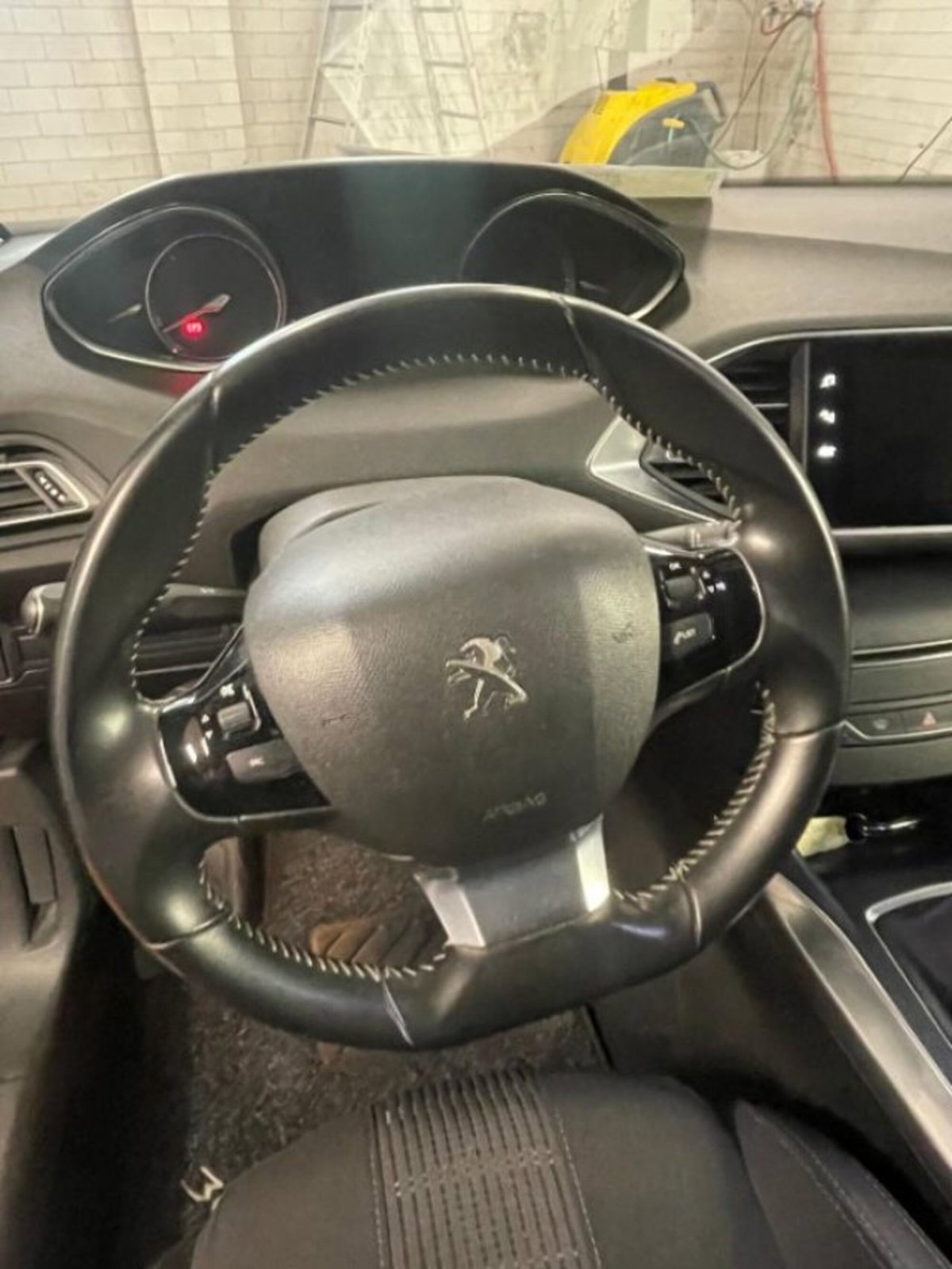 Peugeot 308 BlueHDi 130 S&S Allure (7)