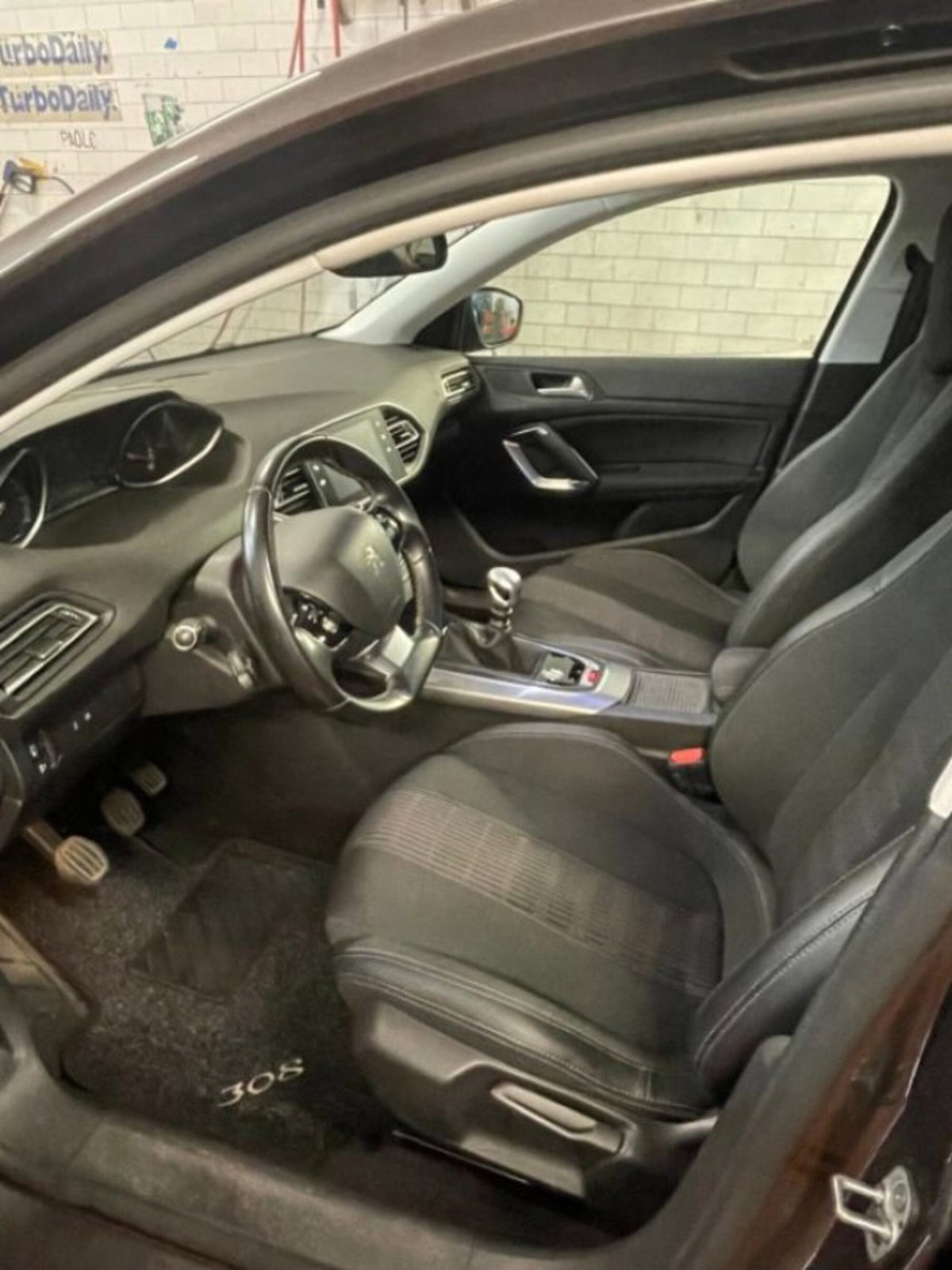 Peugeot 308 BlueHDi 130 S&S Allure (8)