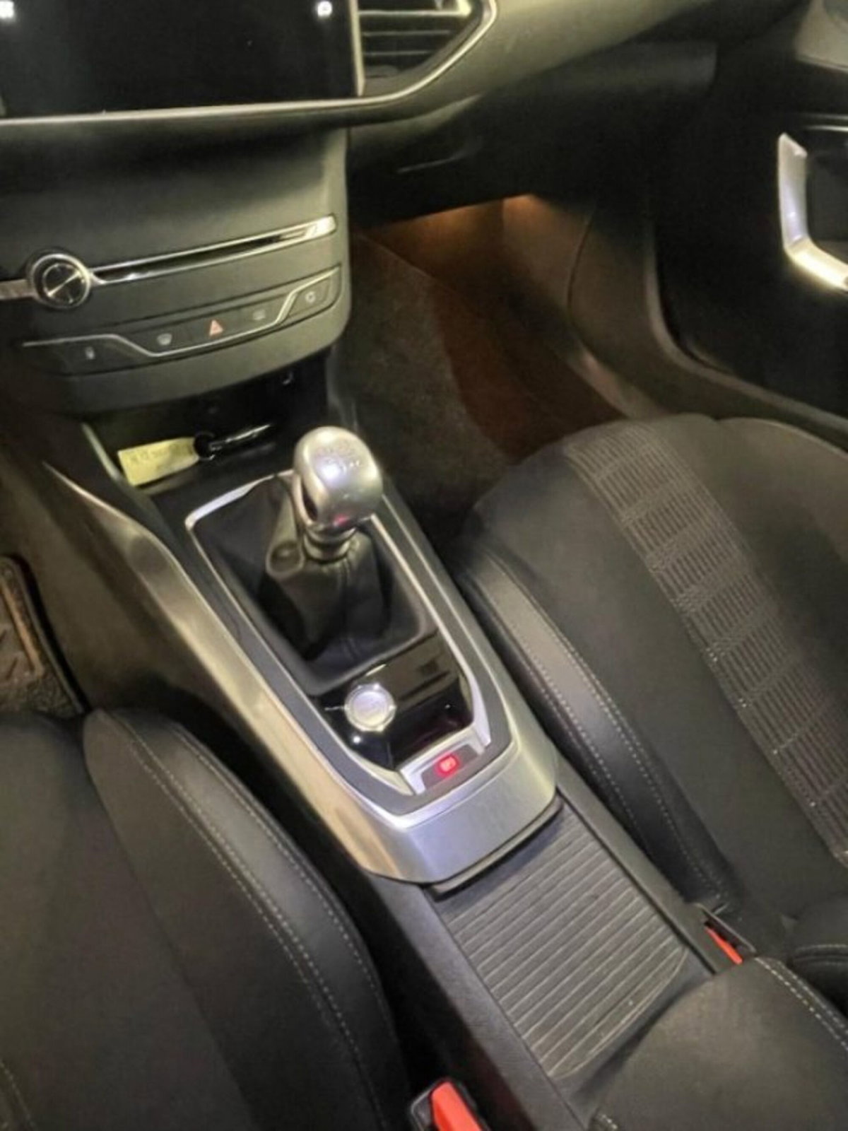 Peugeot 308 BlueHDi 130 S&S Allure (9)