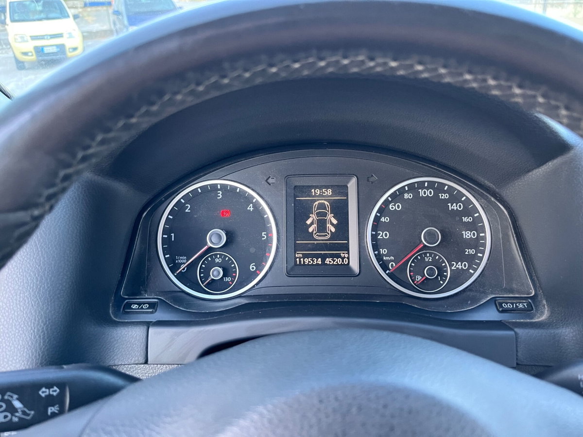 Volkswagen Tiguan 2.0 TDI 110 CV Sport & Style BlueMotion Tech. (14)