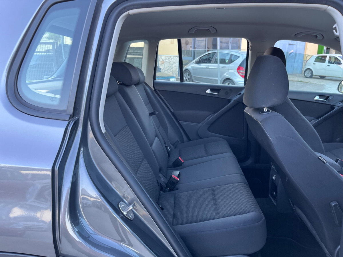 Volkswagen Tiguan 2.0 TDI 110 CV Sport & Style BlueMotion Tech. (9)