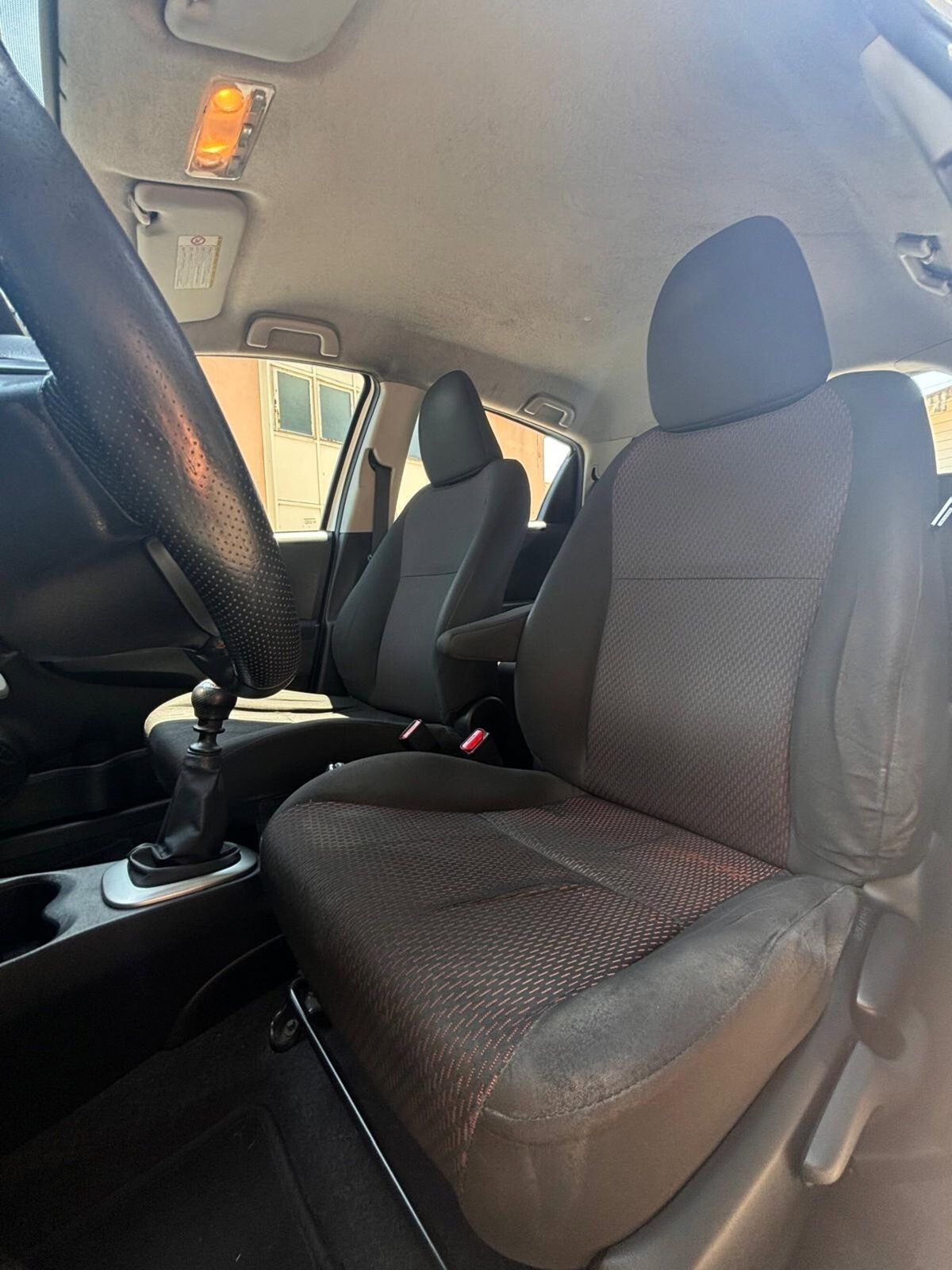 Toyota Yaris 1.D-4D 5 porte Lounge (13)
