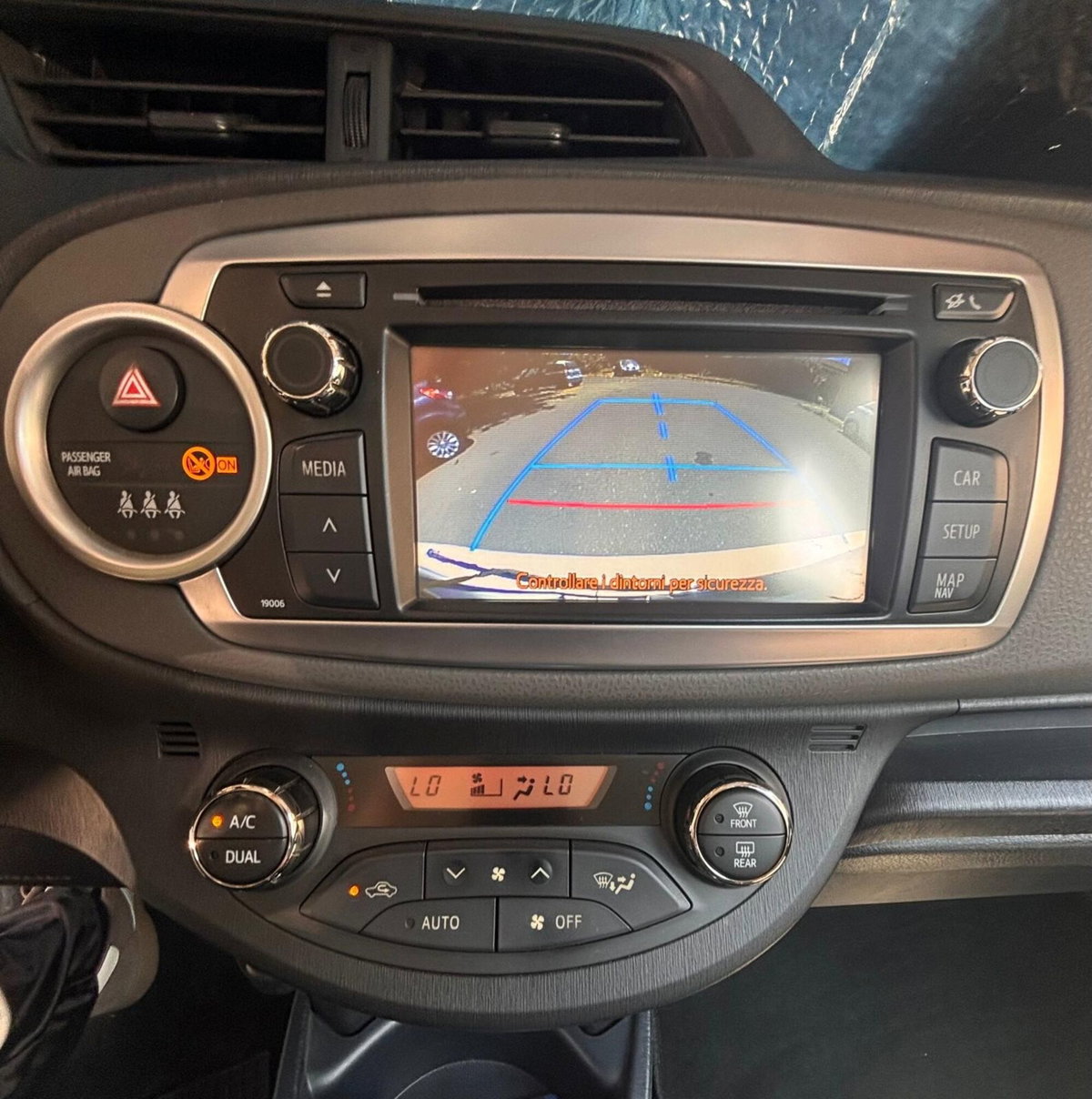 Toyota Yaris 1.D-4D 5 porte Lounge (18)