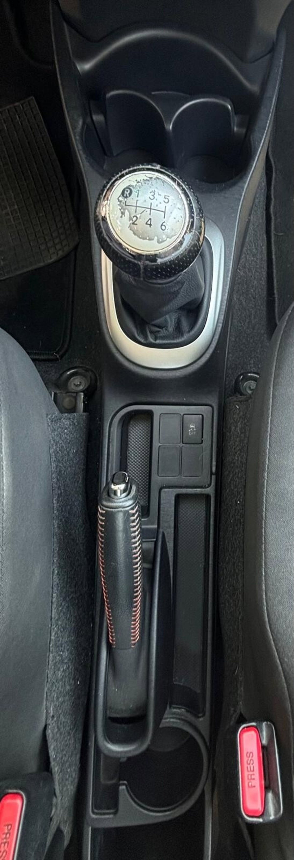 Toyota Yaris 1.D-4D 5 porte Lounge (19)