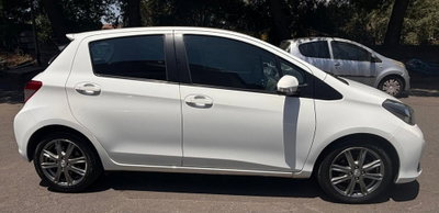 Toyota Yaris 1.D-4D 5 porte Lounge (2)